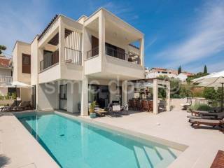 Luksuzna vila, Prodaja, Okrug, Okrug Gornji