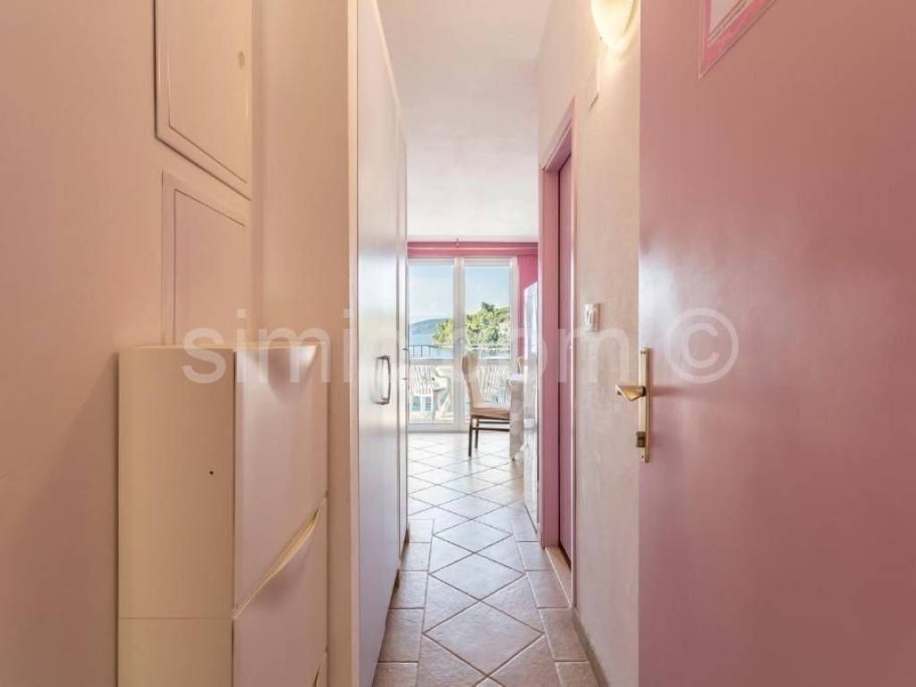 Stan u višeetažnoj kuci, Prodaja, Korcula, Racišce