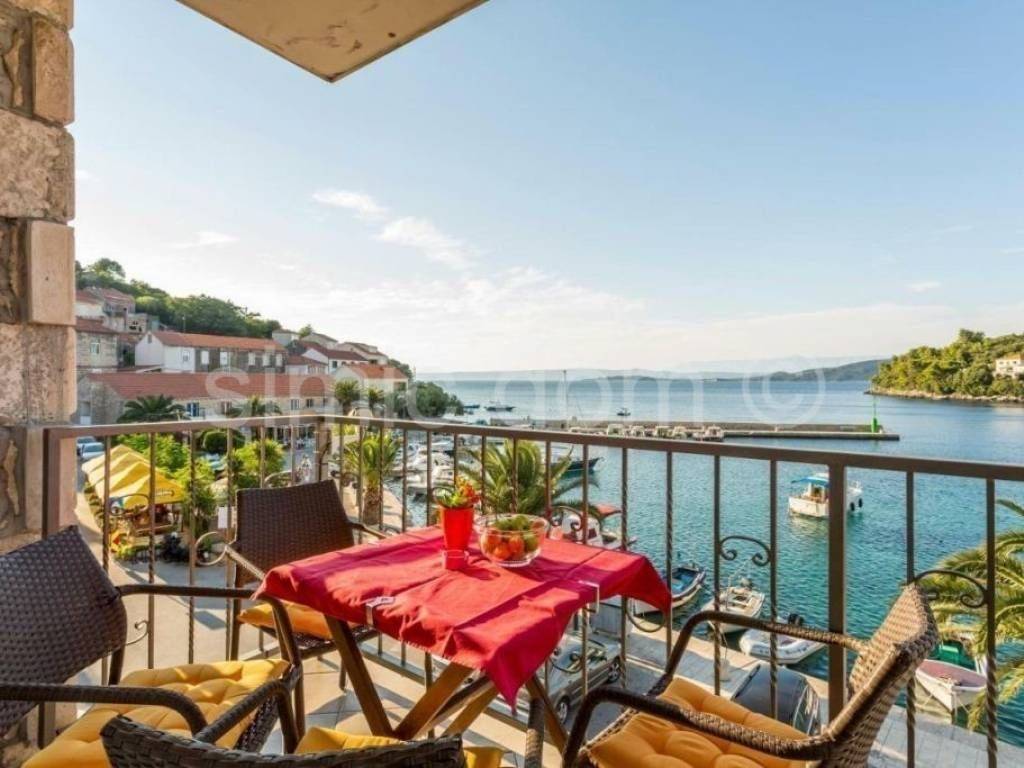 Stan u višeetažnoj kuci, Prodaja, Korcula, Racišce