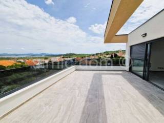 Apartman na moru, Prodaja, Murter, Murter