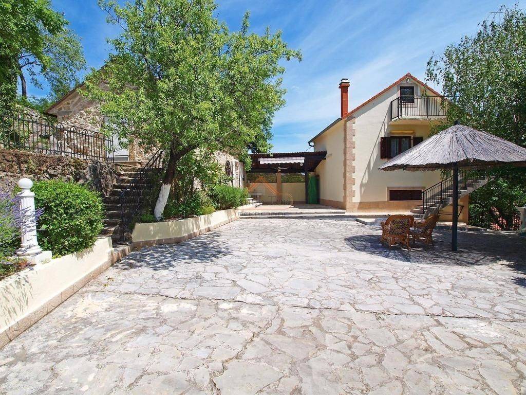Stone house, Sale, Drniš, Siverić
