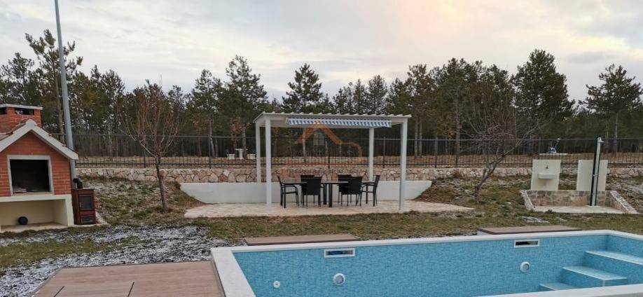 One-storey house, Sale, Trilj, Tijarica