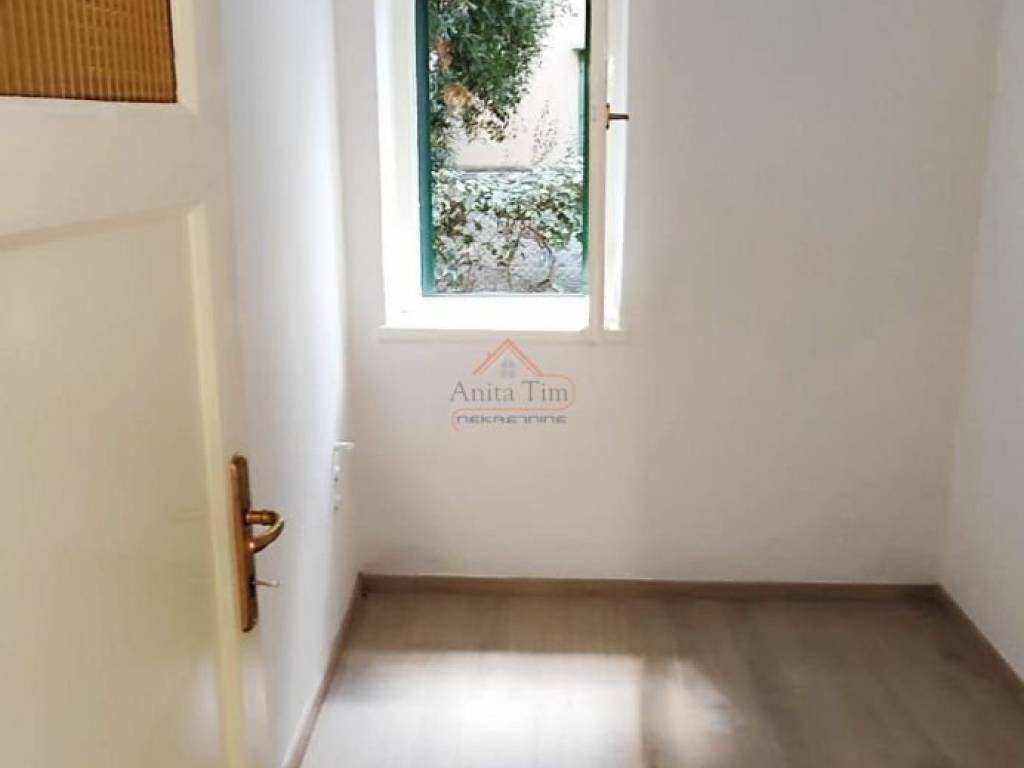 Flat in older building, Sale, Split, Split