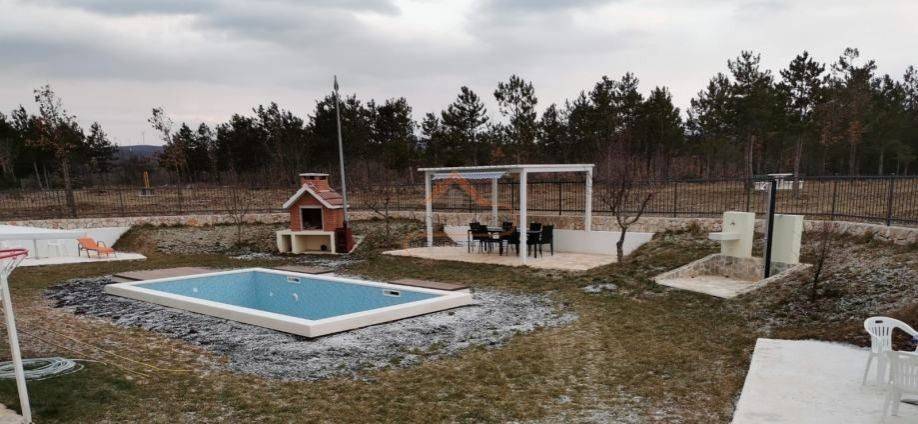 One-storey house, Sale, Trilj, Tijarica