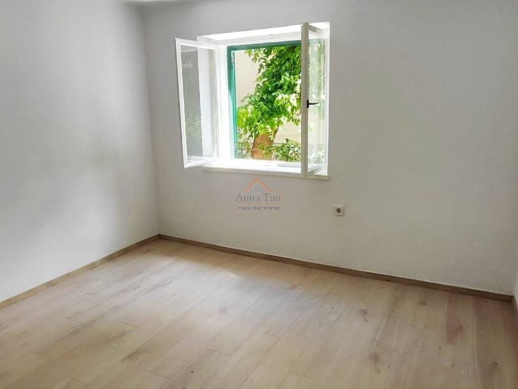 Flat in older building, Sale, Split, Split