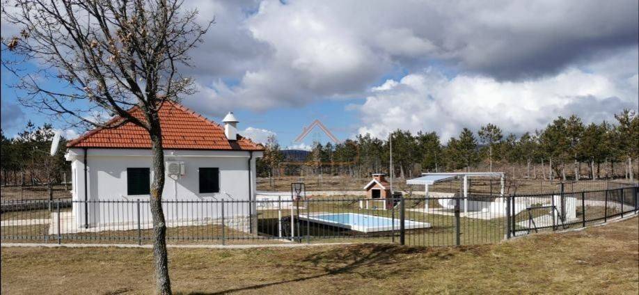 One-storey house, Sale, Trilj, Tijarica