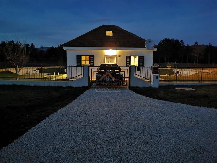 One-storey house, Sale, Trilj, Tijarica