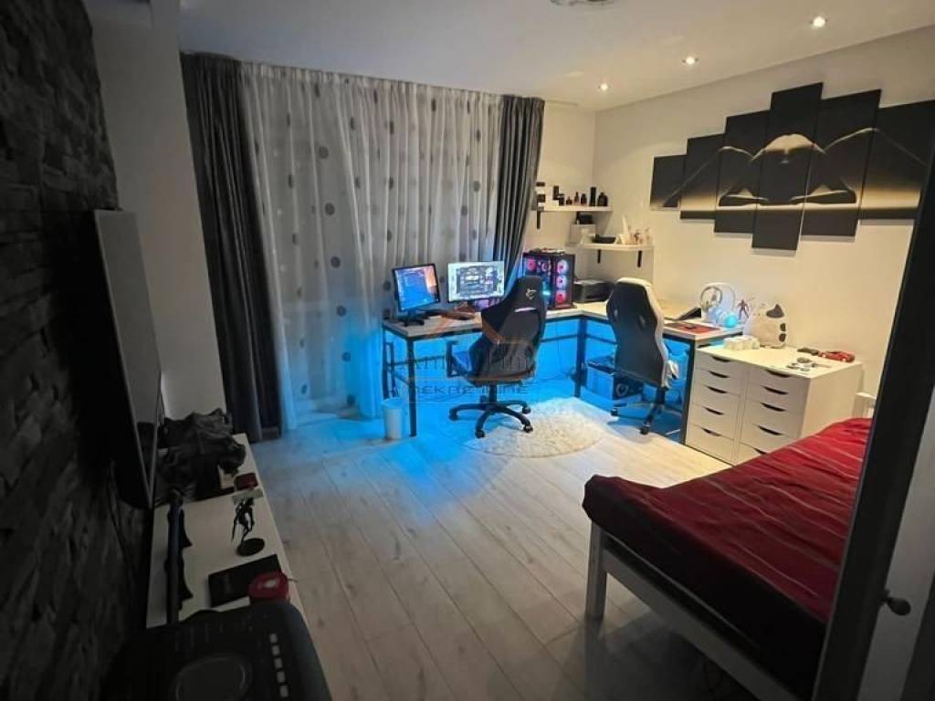 Flat in a building, Sale, Split, Split