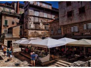 Flat in older building, Sale, Split, Split