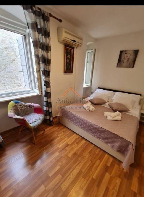 Flat in older building, Sale, Split, Split