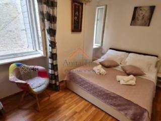 Flat in older building, Sale, Split, Split