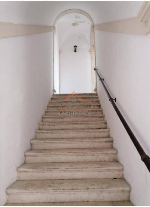 Flat in older building, Sale, Split, Split