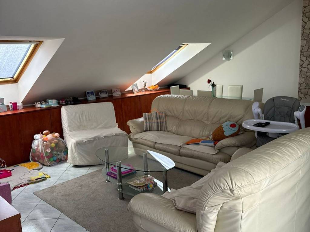 Flat in a building, Sale, Solin, Japirko