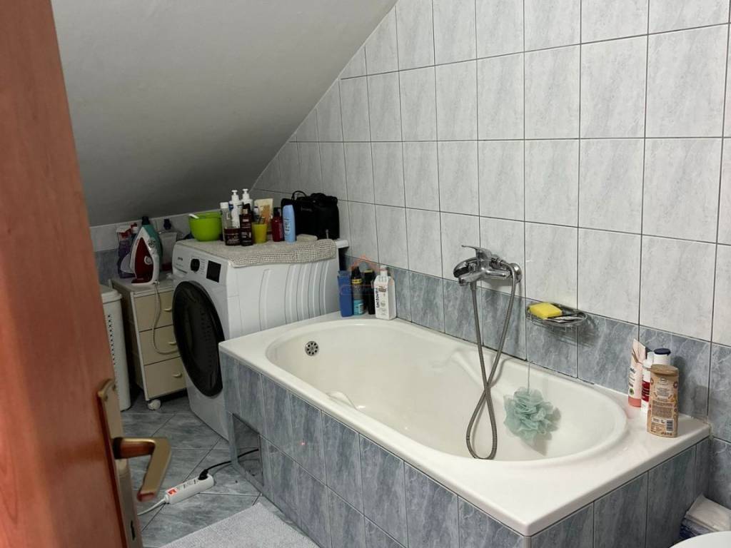 Flat in a building, Sale, Solin, Japirko