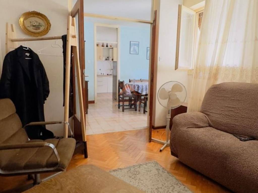 Flat in a building, Sale, Split, Split