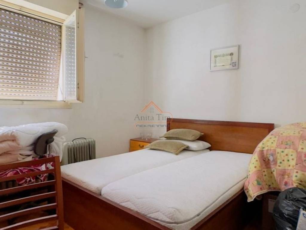 Flat in a building, Sale, Split, Split