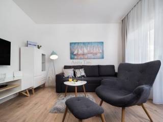 Flat in a building, Rent, Trogir, Travarica