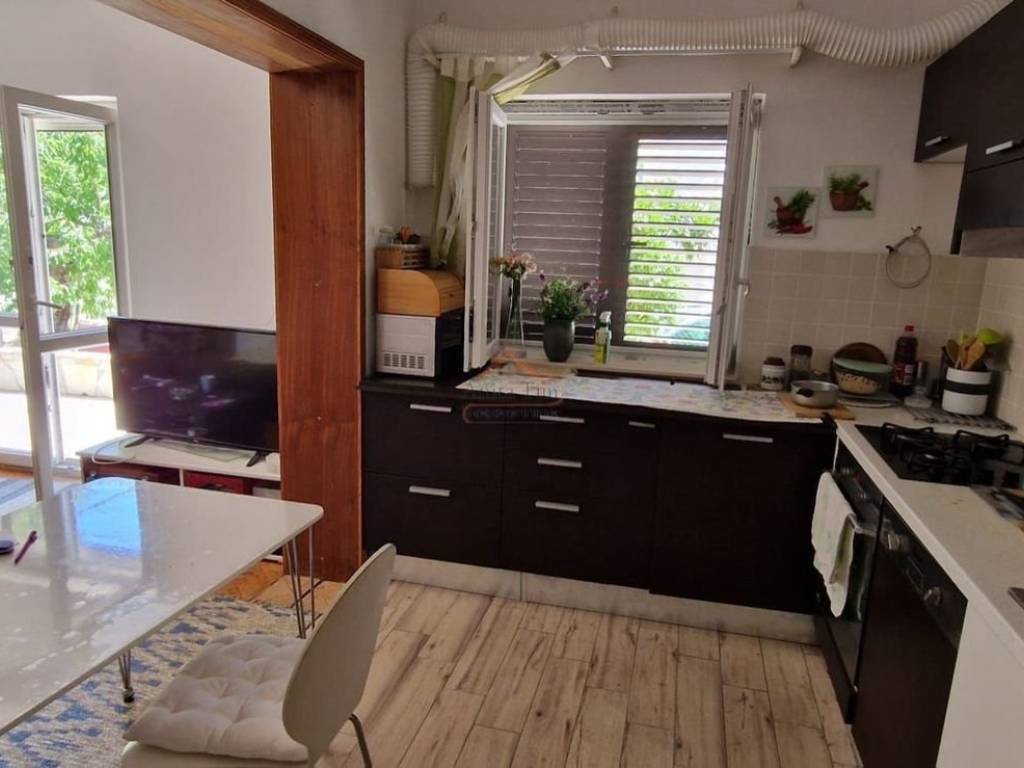 House with apartments, Sale, Marina, Marina