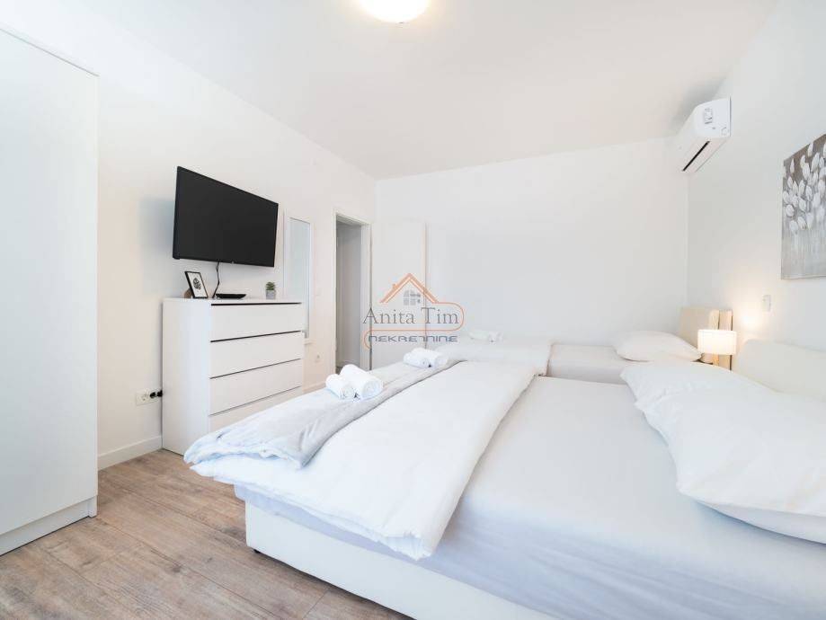 Flat in a building, Rent, Trogir, Travarica