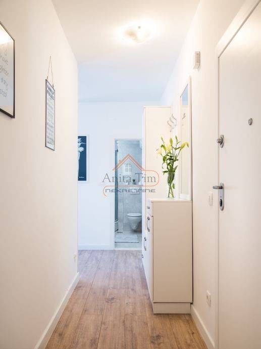Flat in a building, Rent, Trogir, Travarica