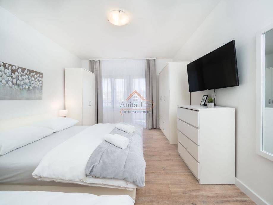 Flat in a building, Rent, Trogir, Travarica