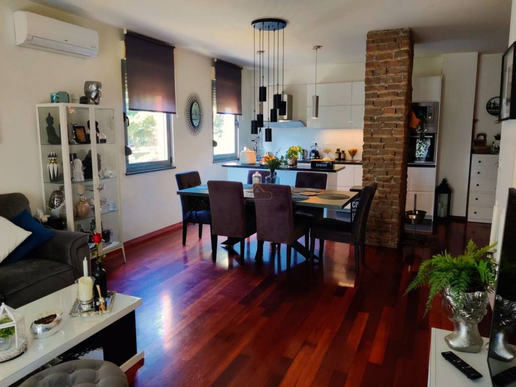 Flat in a building, Sale, Split, Split