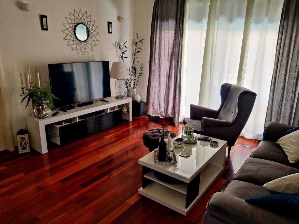 Flat in a building, Sale, Split, Split