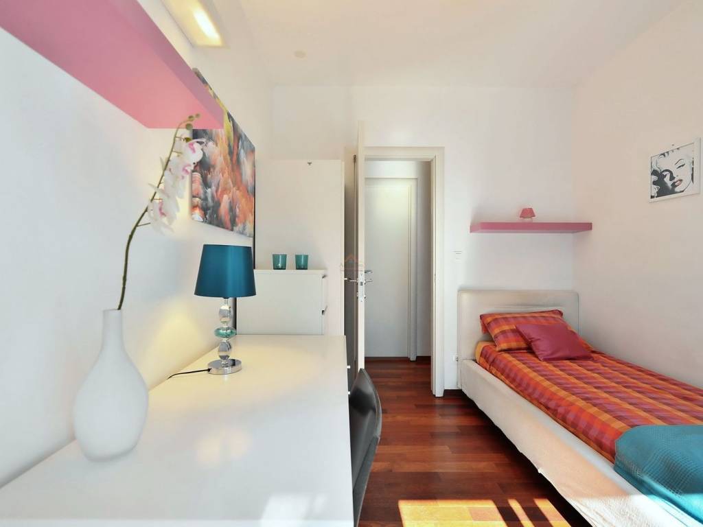 Flat in a building, Sale, Split, Split