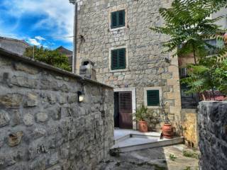 Leasure property, Sale, Split, Split
