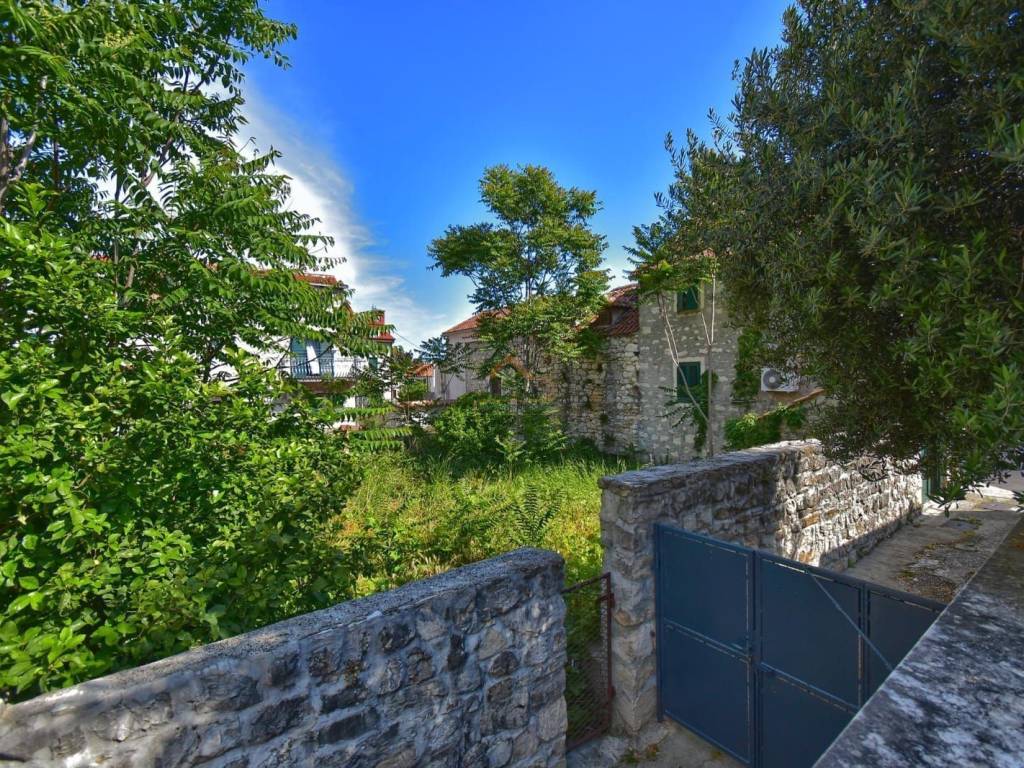 Leasure property, Sale, Split, Split