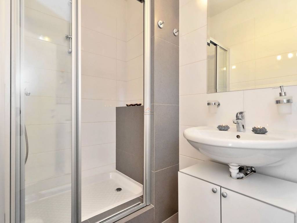 Flat in a building, Sale, Split, Split