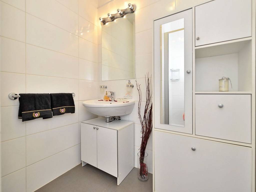 Flat in a building, Sale, Split, Split