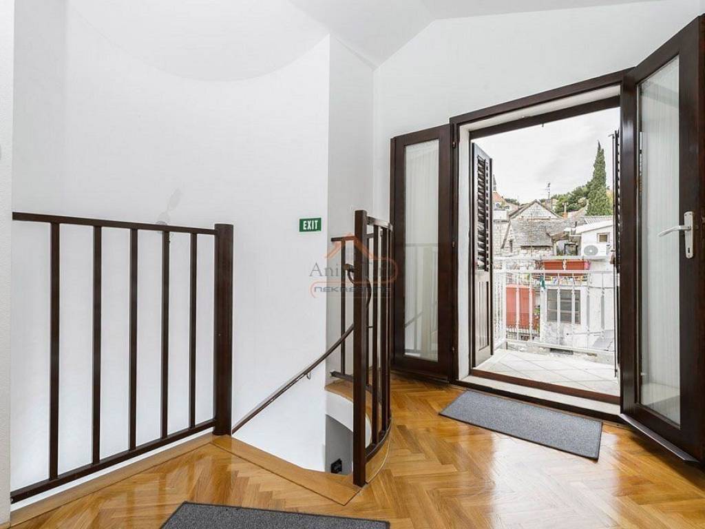 Leasure property, Sale, Split, Split