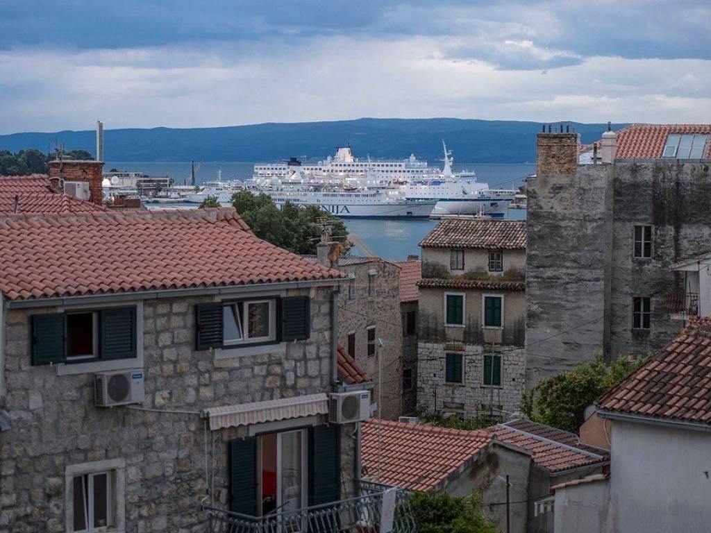 Leasure property, Sale, Split, Split