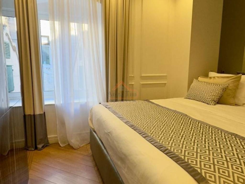 Flat in a building, Sale, Split, Split