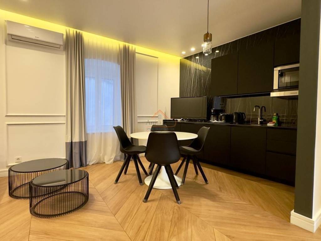 Flat in a building, Sale, Split, Split
