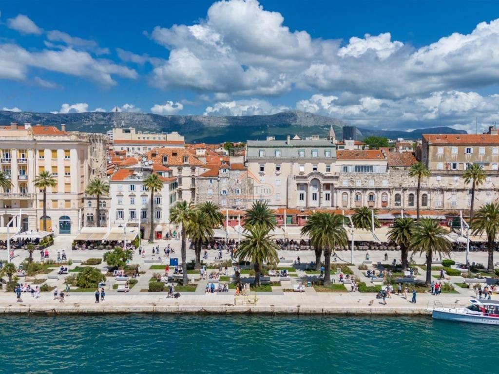 Flat in a building, Rent, Split, Split