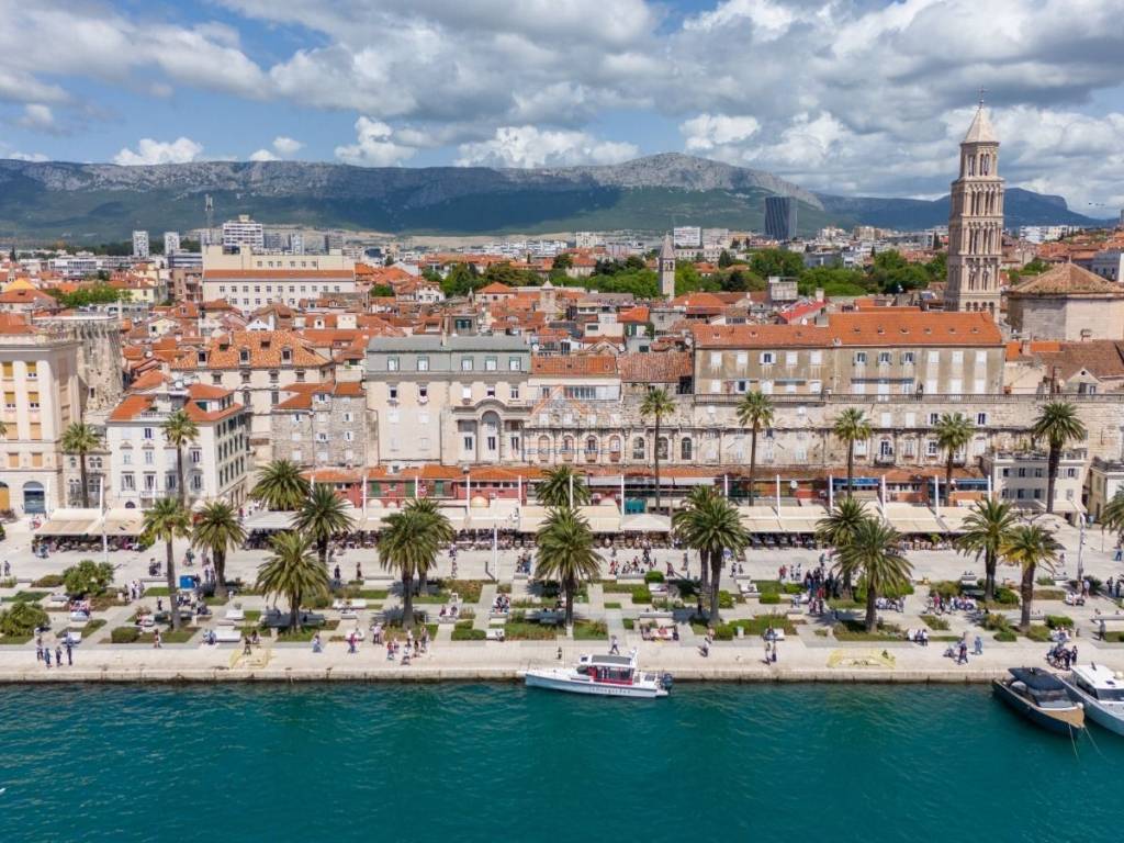 Flat in a building, Rent, Split, Split