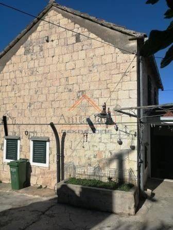Stone house, Sale, Okrug, Okrug Gornji