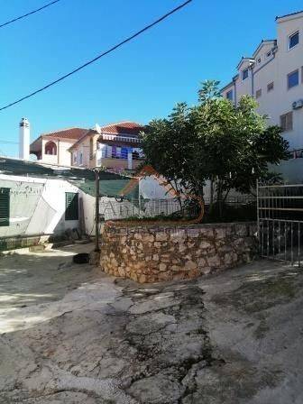 Stone house, Sale, Okrug, Okrug Gornji