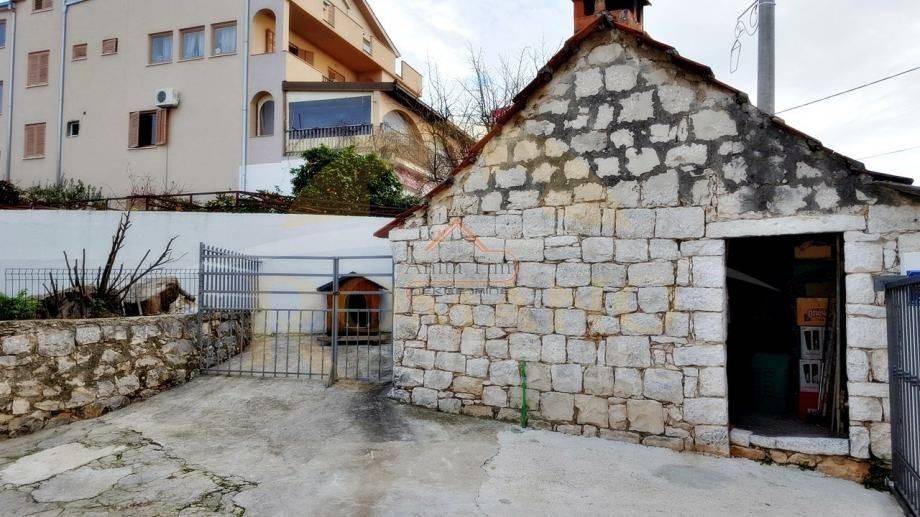 Stone house, Sale, Okrug, Okrug Gornji