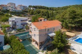 House with apartments, Sale, Okrug, Okrug Gornji