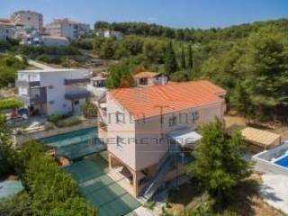 House with apartments, Sale, Okrug, Okrug Gornji
