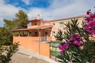 House with apartments, Sale, Okrug, Okrug Gornji