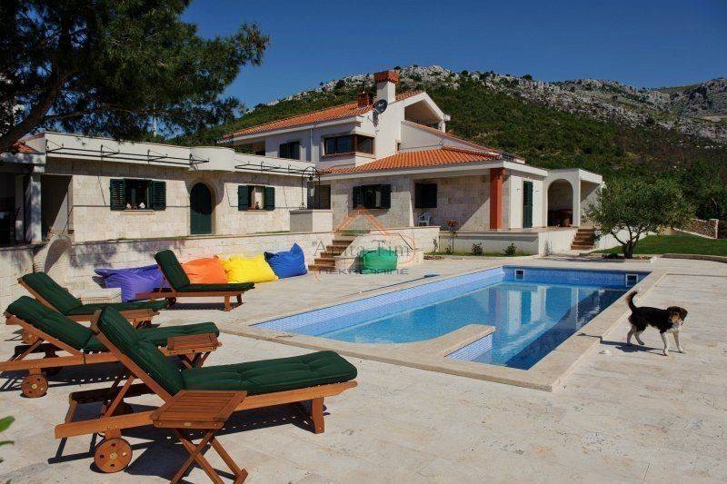 Villa, Sale, Kaštela, Kaštel Štafilić