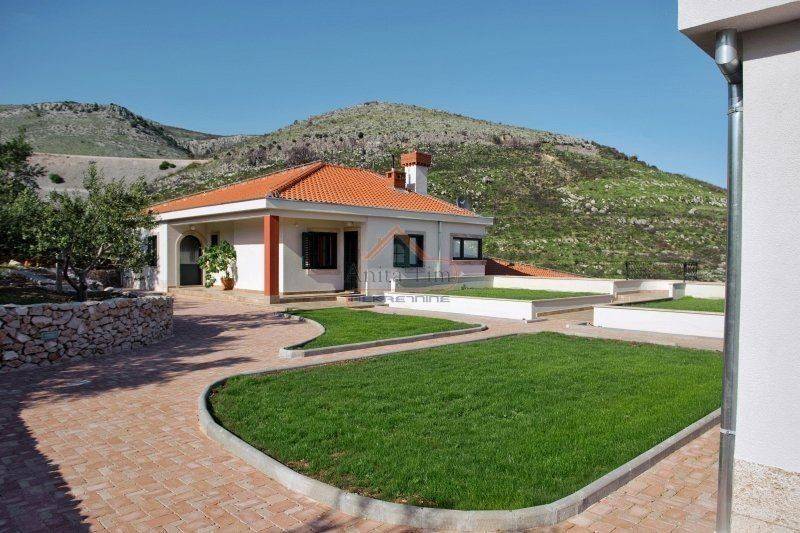 Villa, Sale, Kaštela, Kaštel Štafilić
