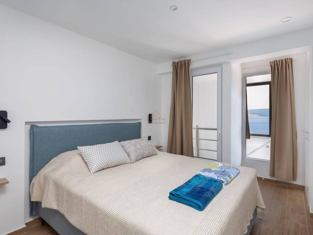 Villa, Sale, Omiš, Stanići
