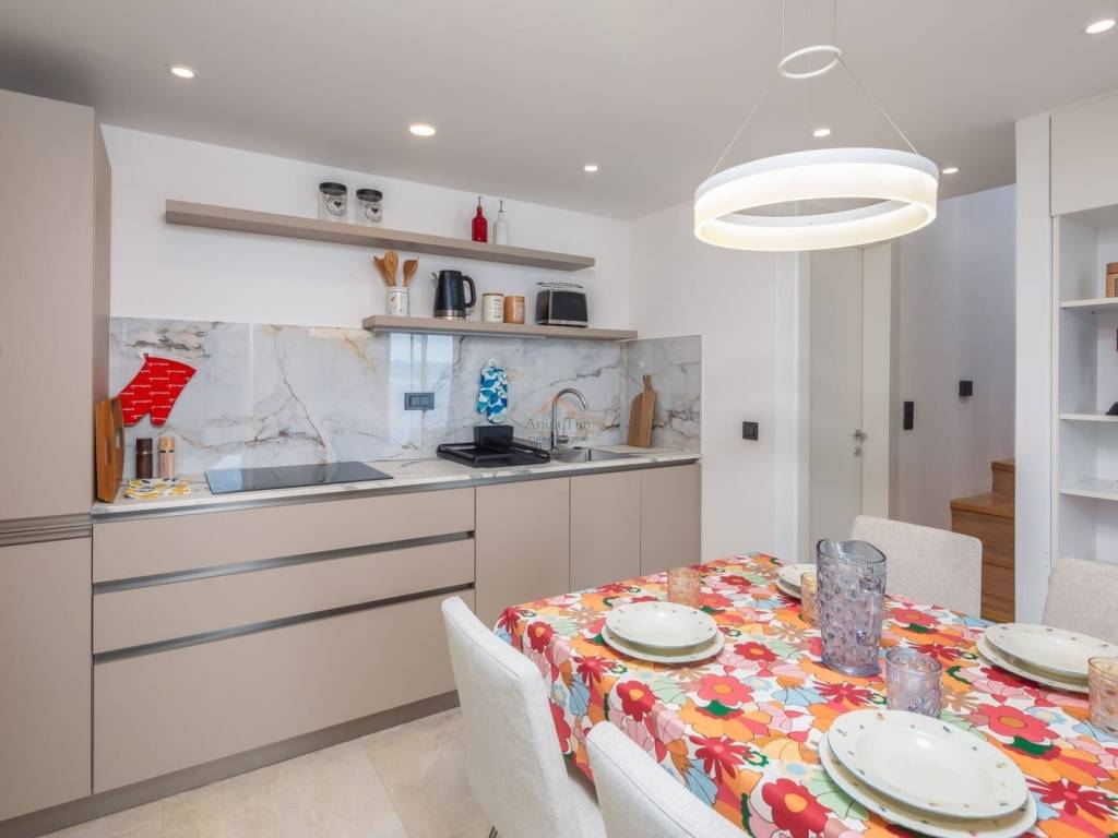 Villa, Sale, Omiš, Stanići