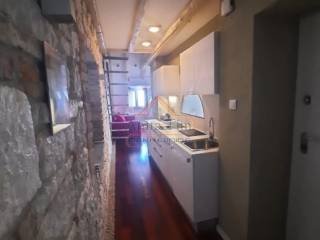 Flat in a building, Sale, Split, Split