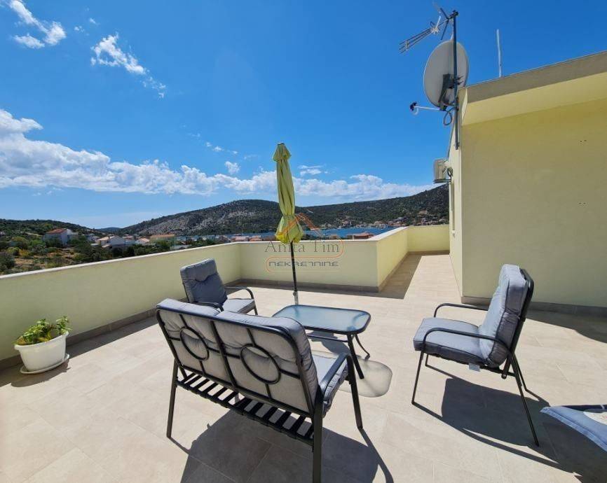 House with apartments, Sale, Marina, Vinišće